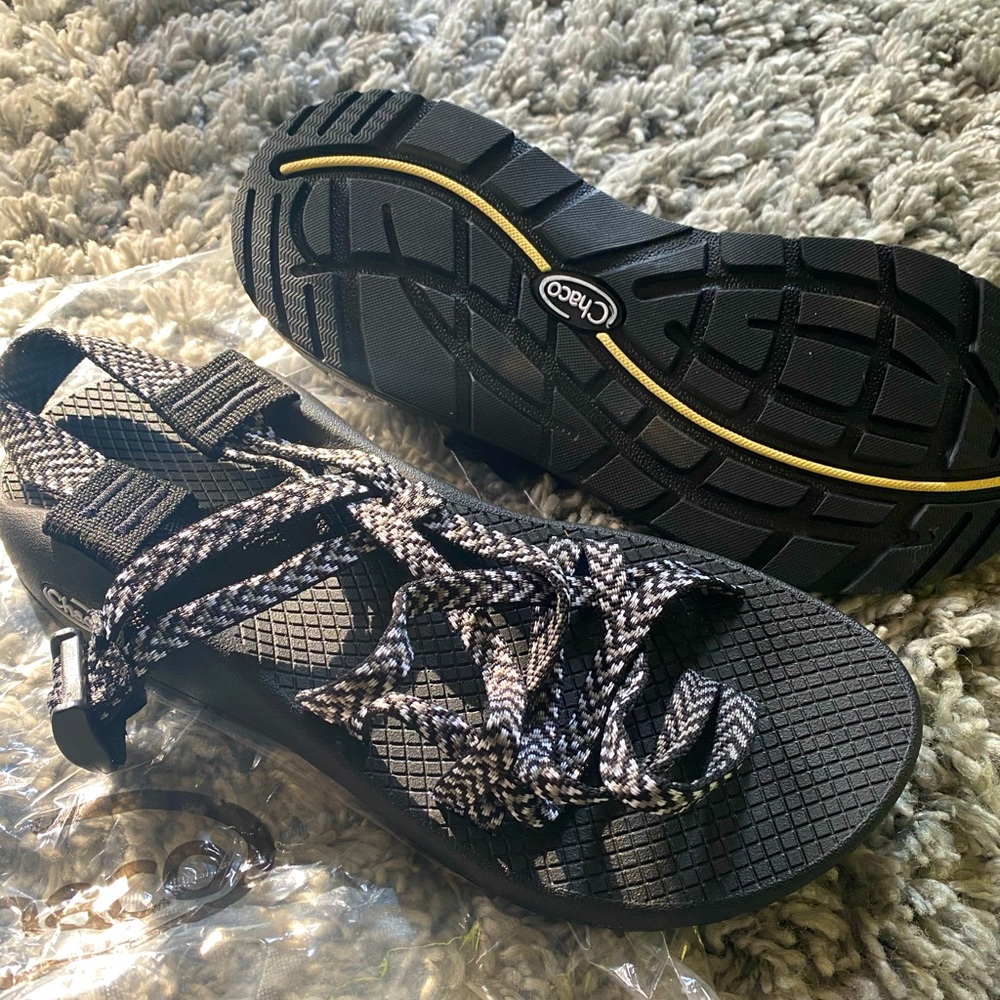 Chaco Z2 sandals size 9. Boost black. Brand new